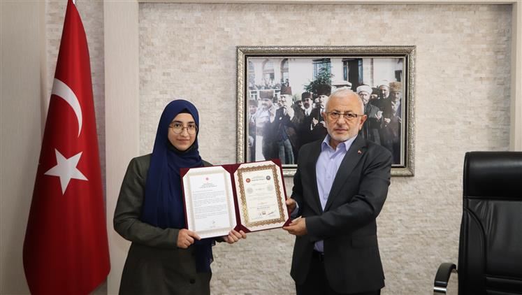 HAFIZ OLAN MELİHA BELGESİNİ ALDI