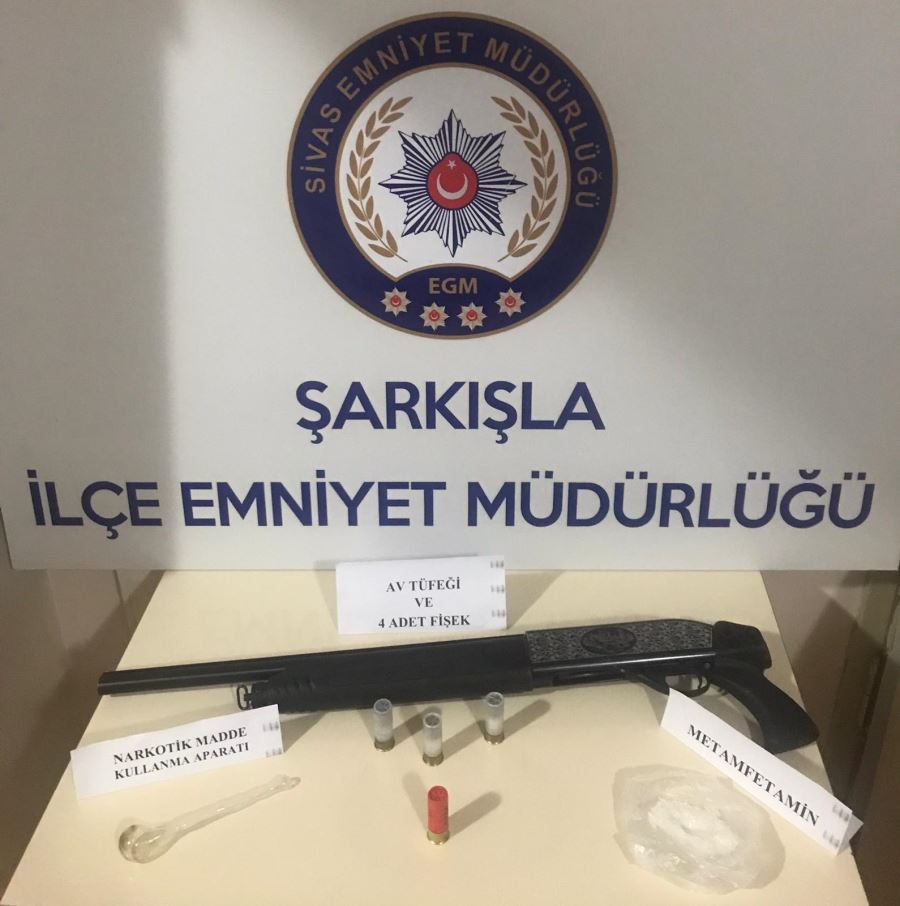 SOKAK SATICILARI POLİSTEN KAÇAMADI