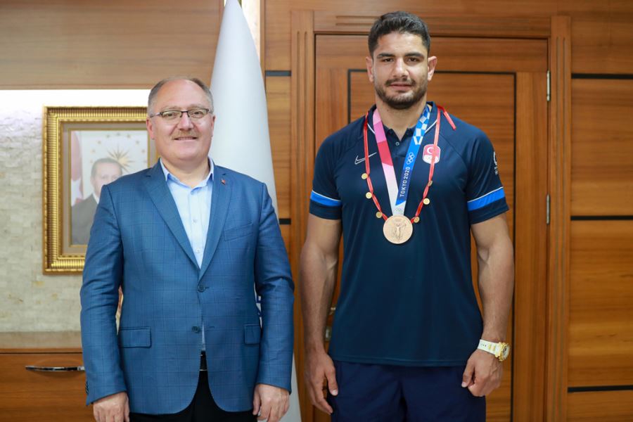 TAHA AKGÜL'DEN BAŞKAN BİLGİN'E ZİYARET (VİDEO)