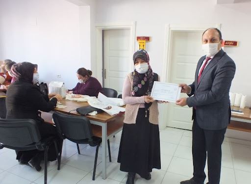 KURSİYERLER SERTİFİKA ALDI