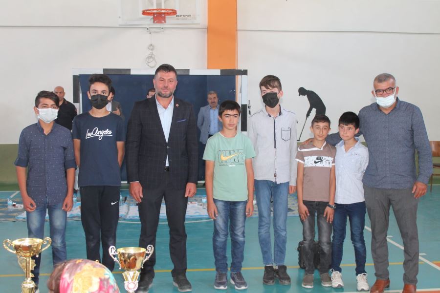 BAŞARILI ÖĞRENCİLER ÖDÜLLENDİRİLDİ