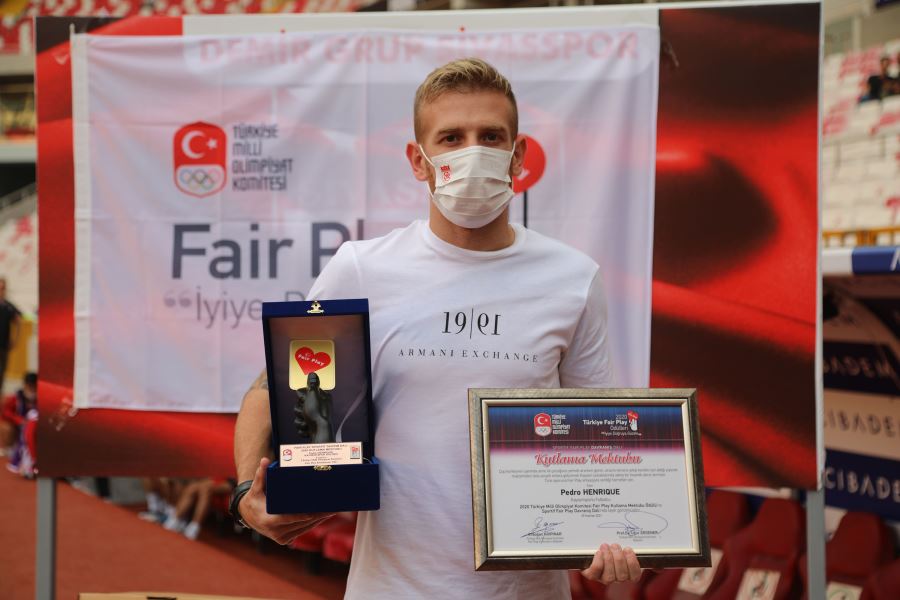 ALKIŞLAR PEDRO HENRİQUE’YE