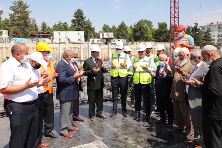 MERKEZ CAMİDE ÇALIŞMALAR SÜRÜYOR (VİDEO)