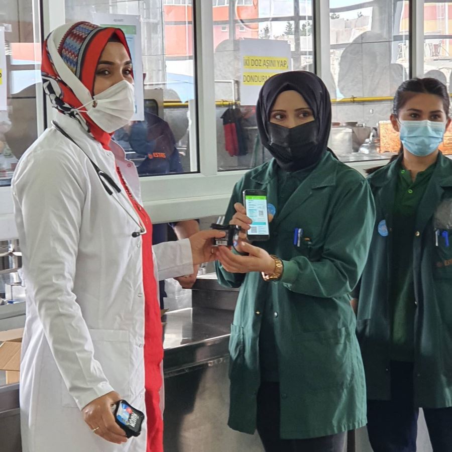 AŞI OLANLARA DONDURMA İKRAMI