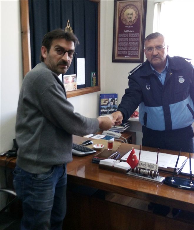 BULDUĞU PARAYI ZABITAYA TESLİM ETTİ