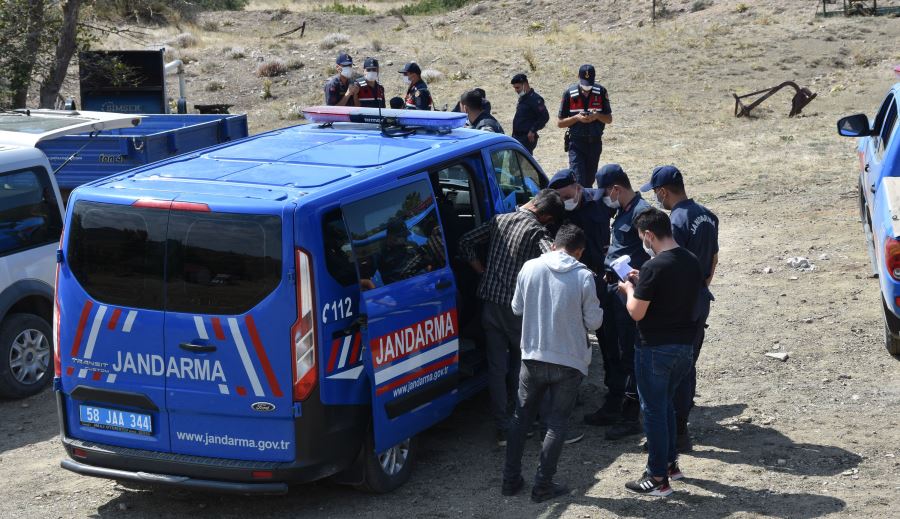 2 ÇOCUK ANNESİ ARANIYOR