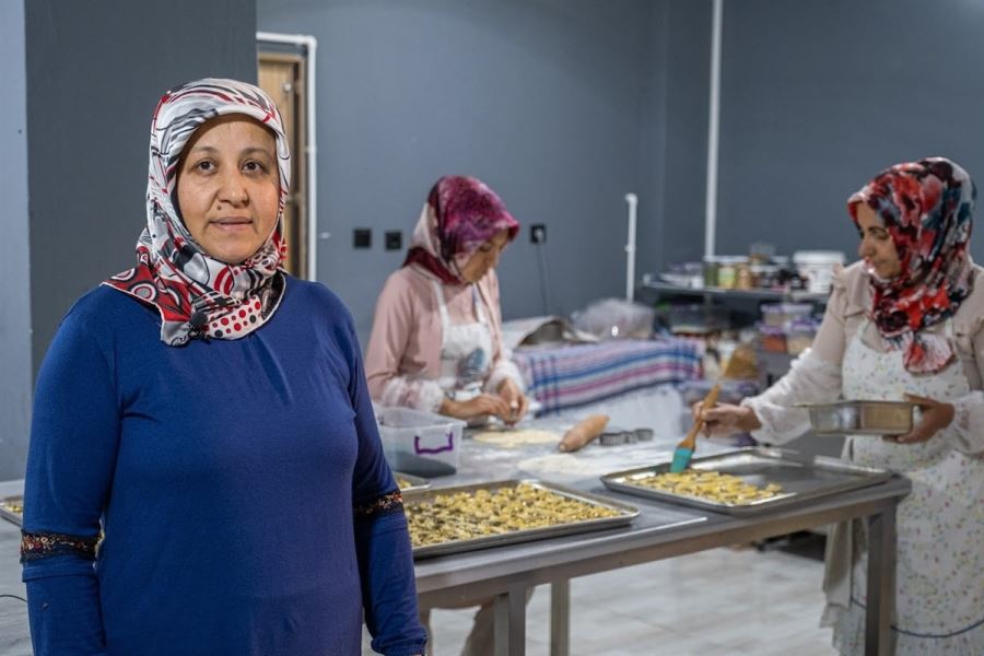 KADINLAR BİRLİKTE OLUP PASTANE AÇTI (VİDEO)