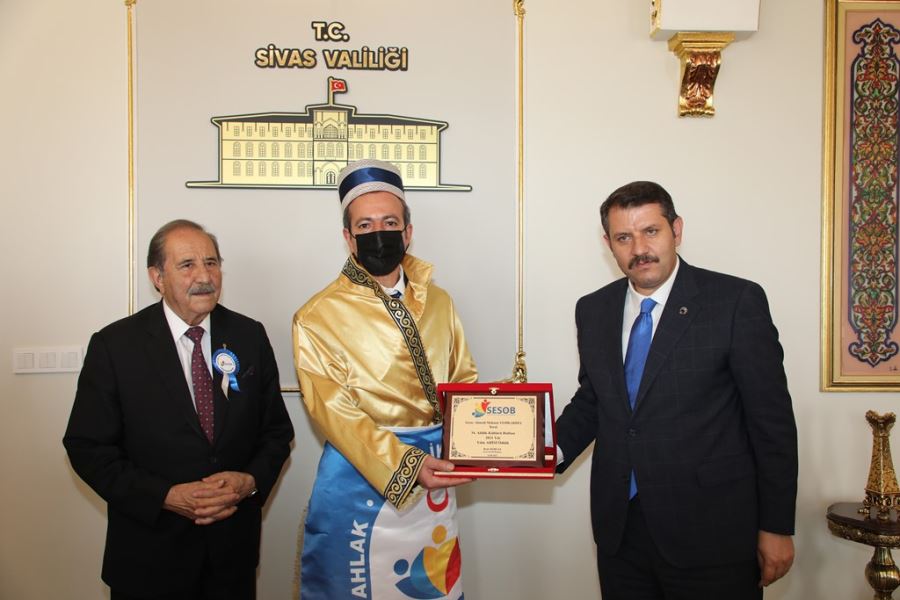 YILIN AHİSİNE KAFTANINI GİYDİRDİ