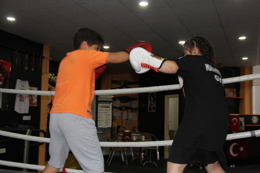 SİVASLI BOKSÖRLER RİNGE ÇIKIYOR