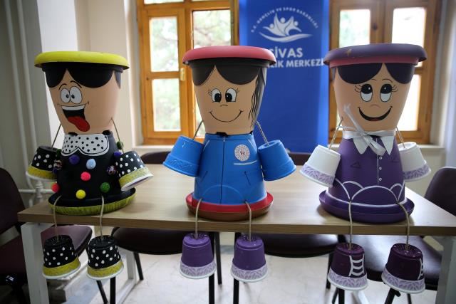 SAKSILAR KÖY OKULLARINI SÜSLEYECEK