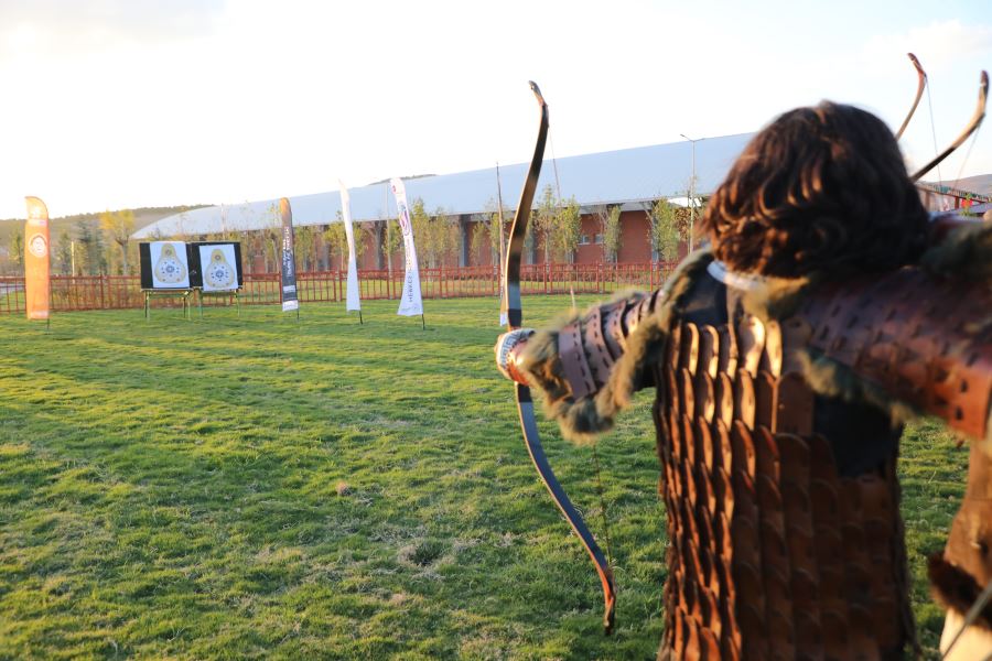 OKÇULAR GÖSTERİ DÜZENLEDİ