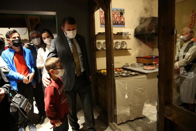 ŞEHİR MÜZESİNE ZİYARETÇİ AKINI