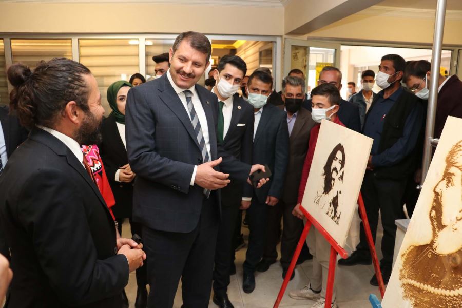 ESERLERİNİ SERGİLEDİLER