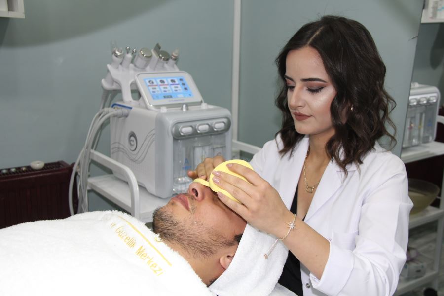 GÜZELLİK MERKEZLERİNE AKIN EDİYORLAR