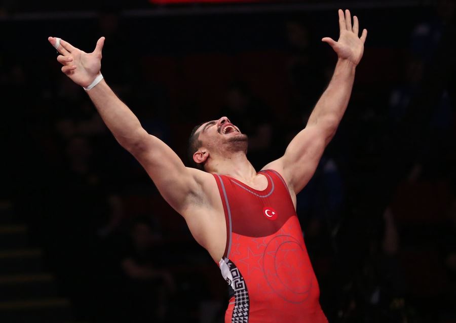 DÜNYA ÜÇÜNCÜLÜĞÜ TAHA AKGÜL’ÜN