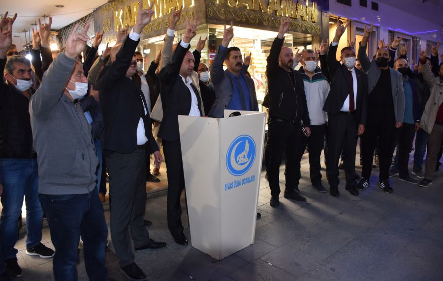 ABD MECLİSİ KARARINI PROTESTO ETTİLER