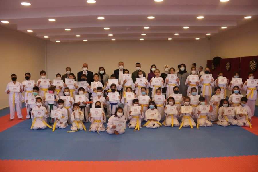 KARATECİLERİN KUŞAK SINAVI HEYECANI