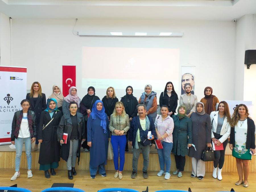 KADIN SANATÇILARLA BİR ARAYA GELDİLER