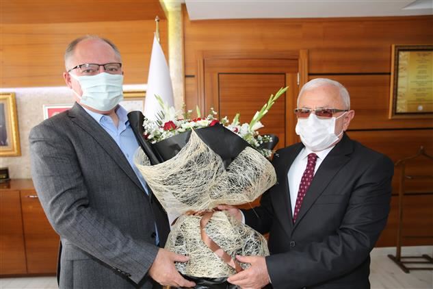 CAMİLERİMİZİN HİZMETİNDEYİZ