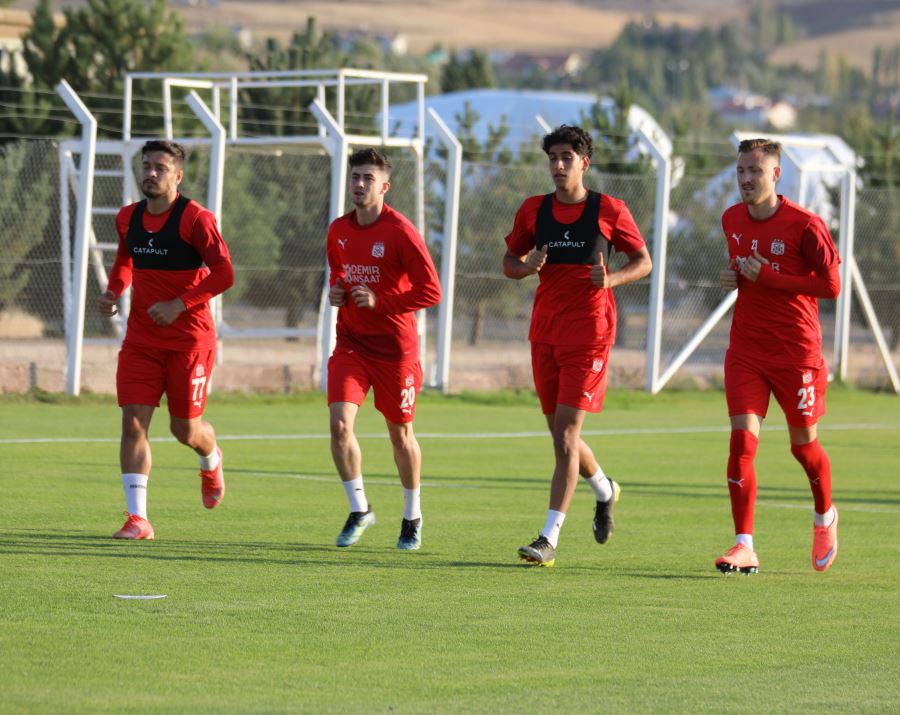 SİVASSPOR'DA 4 GÜNLÜK İZİN BİTTİ