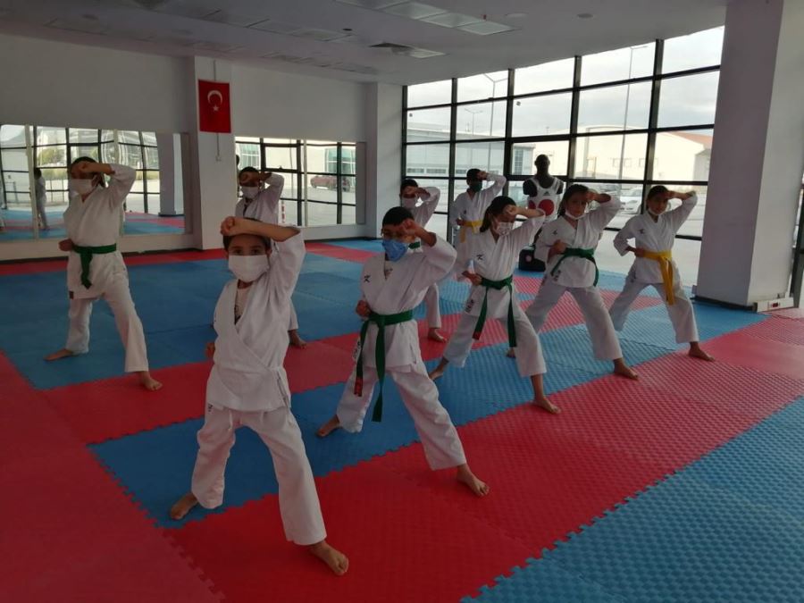 KARATE KURSU KAYITLARI SÜRÜYOR