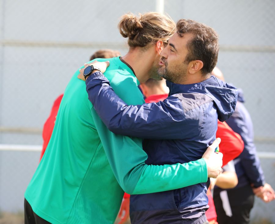 GENÇ KALECİYE SÜRPRİZ DOĞUM GÜNÜ