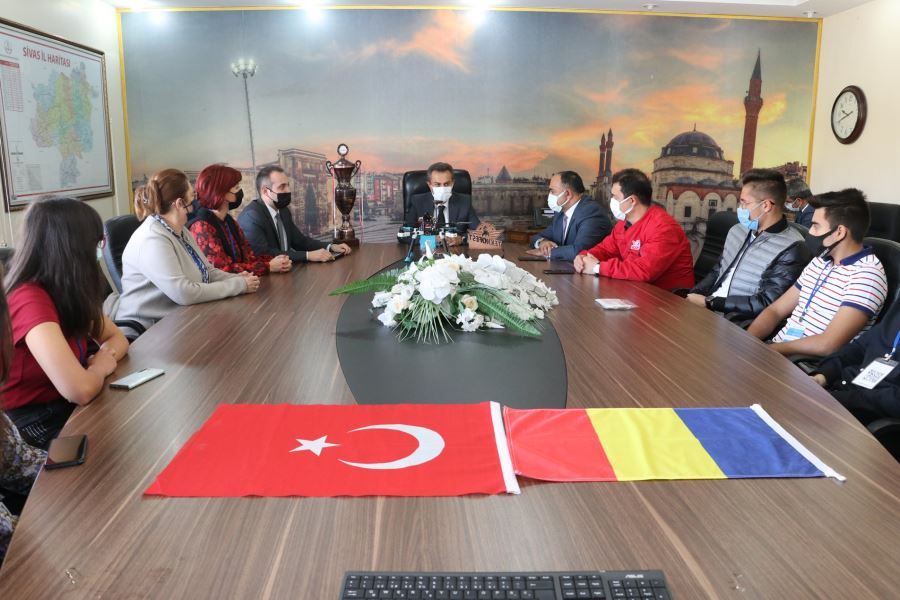 ROMANYALI ÖĞRENCİLERE İHA EĞİTİMİ