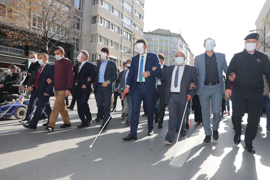 ENGELLİLERE DESTEK OLMALIYIZ