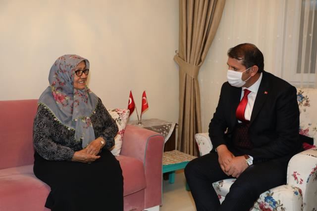 BİLEZİĞİNİ CAMİYE BAĞIŞLADI