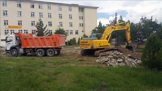 KIZILAY SUŞEHRİ´NE ANAOKULU YAPIYOR