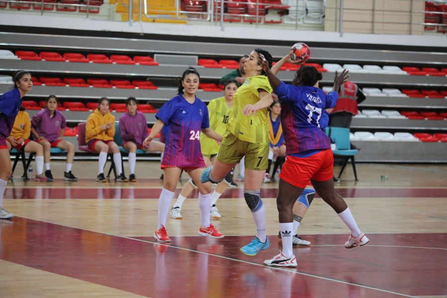 Bizim kızlar 4’te 4 yapmak istiyor