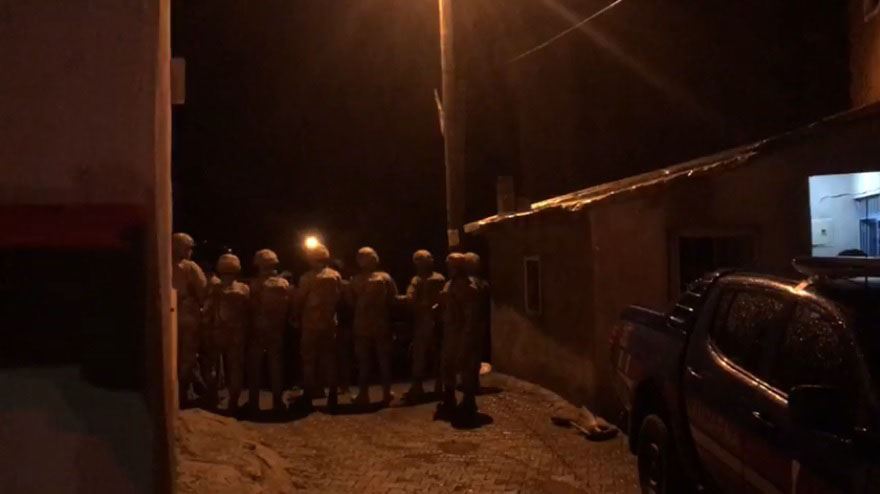 Köylüsünü tabancayla öldürdü