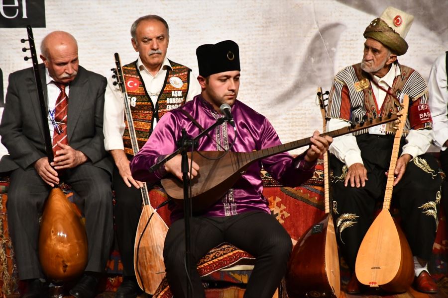 AŞIKLAR BAYRAMINDA BULUŞTULAR (VİDEO)