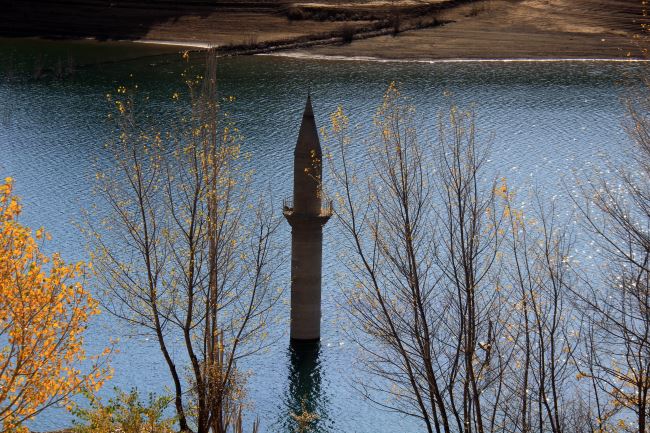 CAMİ MİNARESİ ORTAYA ÇIKTI