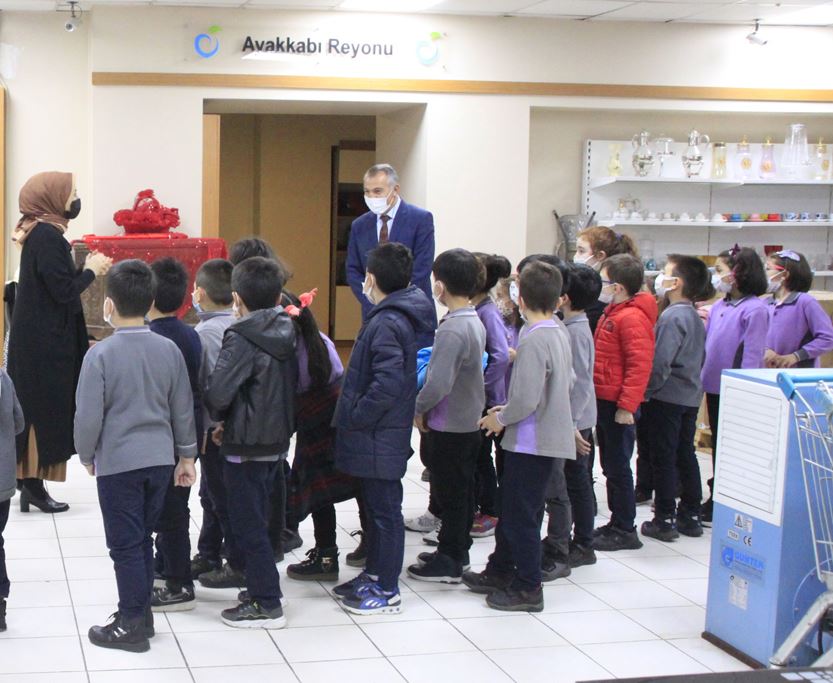 ÖĞRENCİLER 900 TL YARDIM TOPLADI (VİDEO)