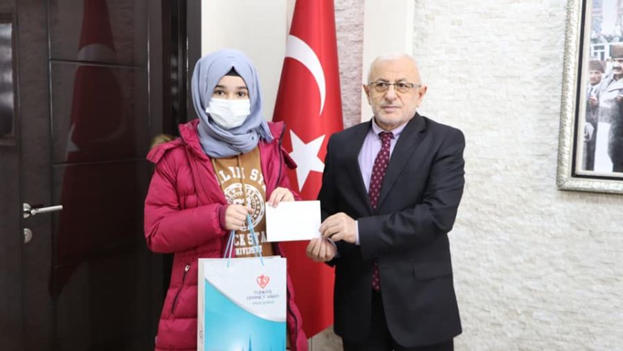 ÖĞRENCİLER ÖDÜLLENDİRİLDİ