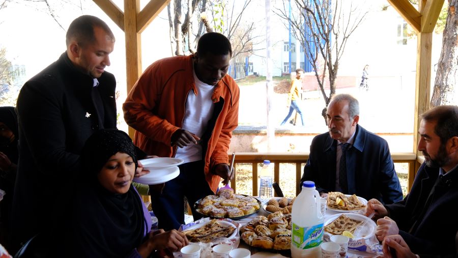 ETLİ PİDEYLE TANIŞTILAR