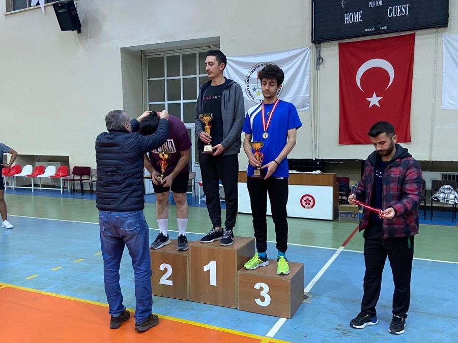 Turnuvada dereceye girenler ödüllendirildi