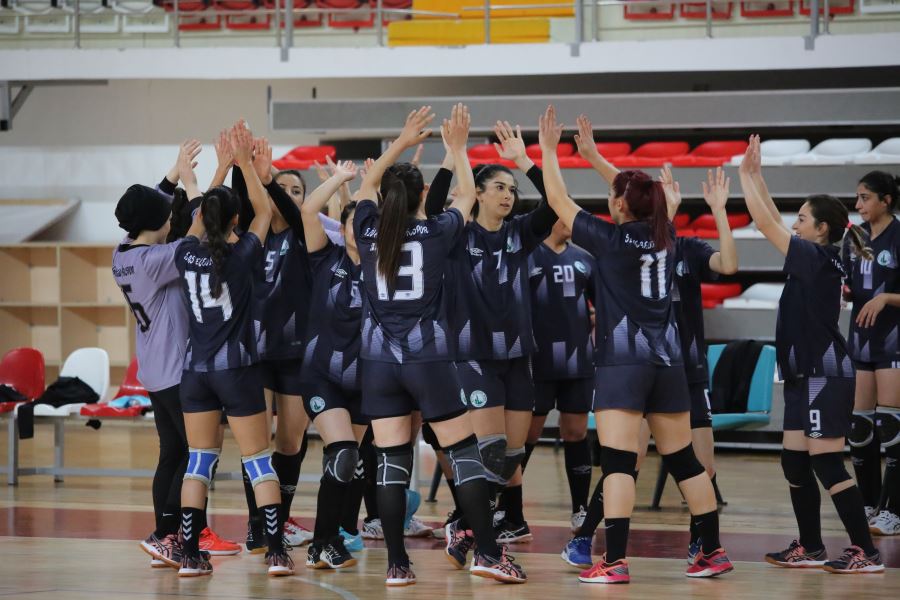 Hentbolcular evinde mağlup