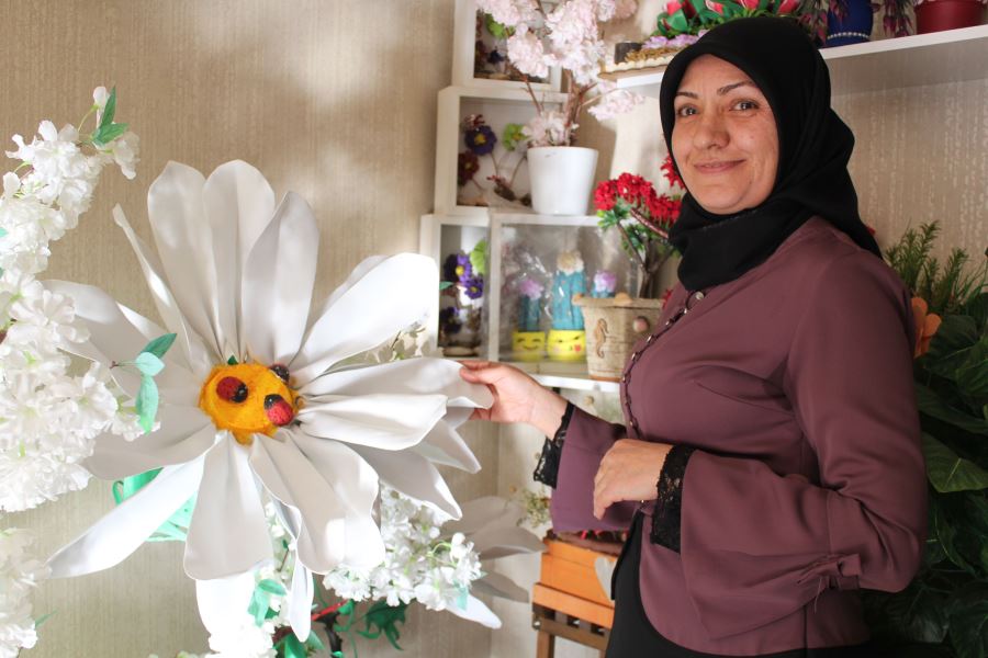 Atık malzemeleri sanata dönüştürüyor