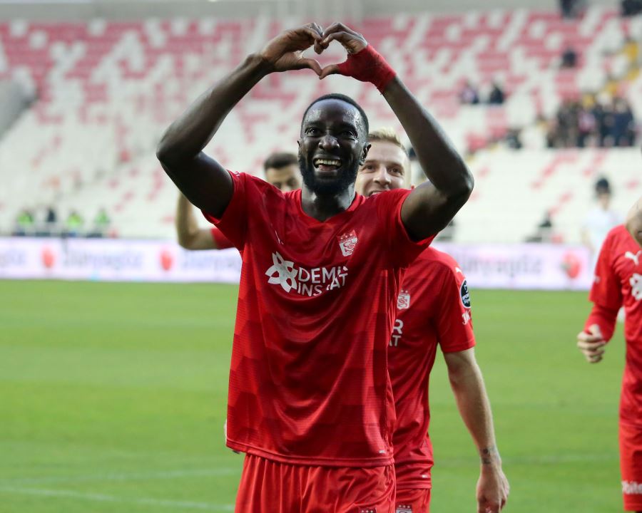 Yatabare, Eto'o'nun hemen arkasında