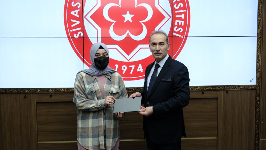 ÖĞRENCİLER ÖDÜLLENDİRİLDİ