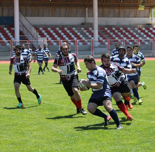 RUGBY´DE SIKI MÜCADELE