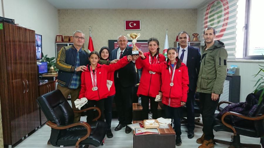 Kız Anadolu İmam alkış topladı