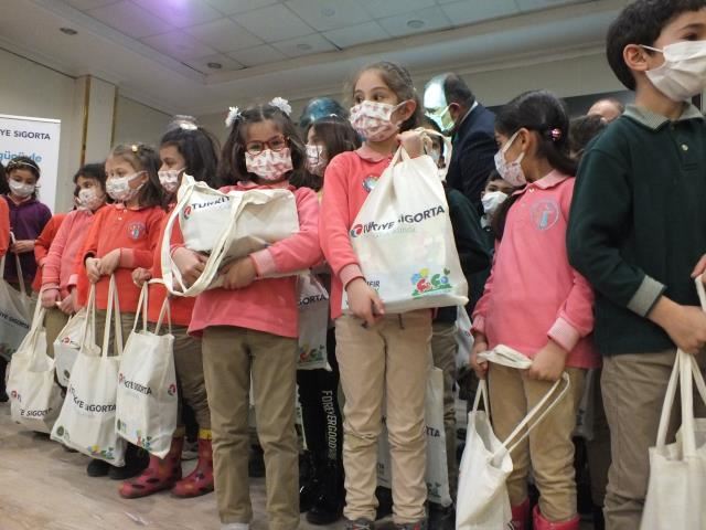 Çevreci Çocuk Eğitim Yayınları Eğitim Seti dağıtıldı