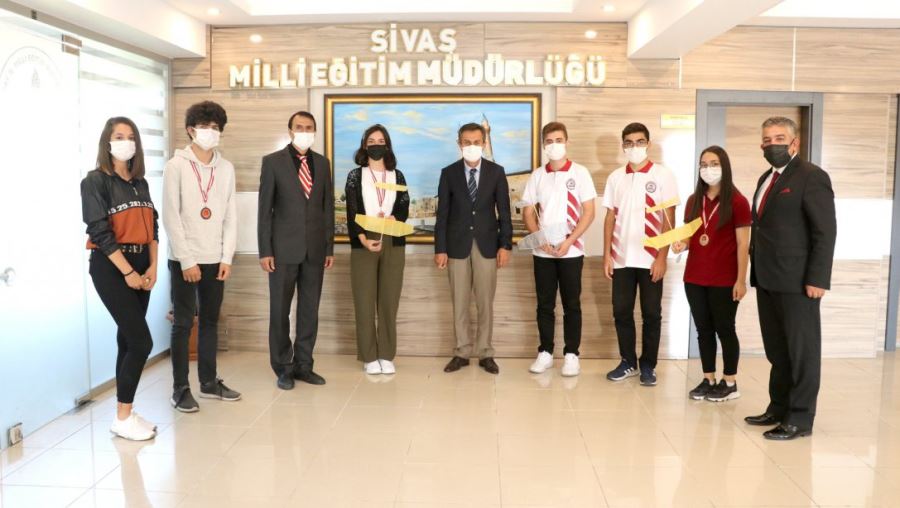 Uçak yarışmasında ikinci oldular