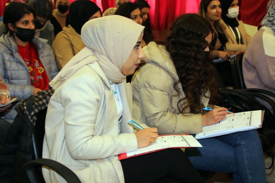 Üniversite öğrencilerine ücretsiz kurs veriliyor