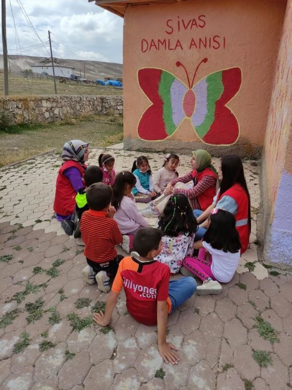 GÖNÜLLERE DOKUNAN PROJE