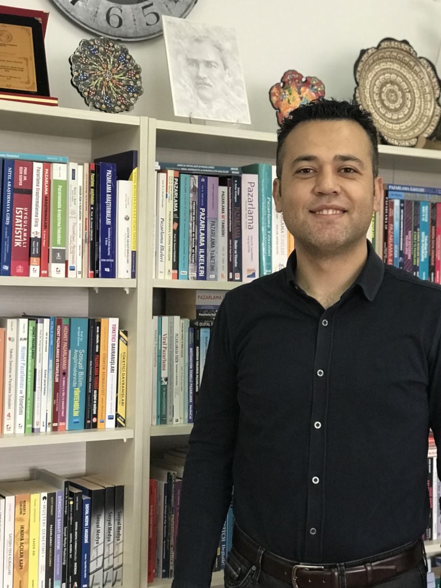 AKADEMİSYENE ÖDÜL