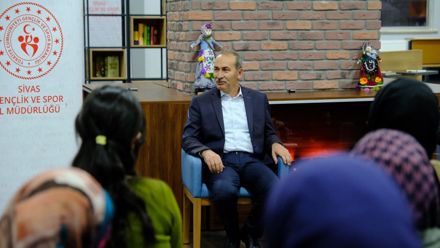 REKTÖR ÖĞRENCİLERLE BULUŞTU